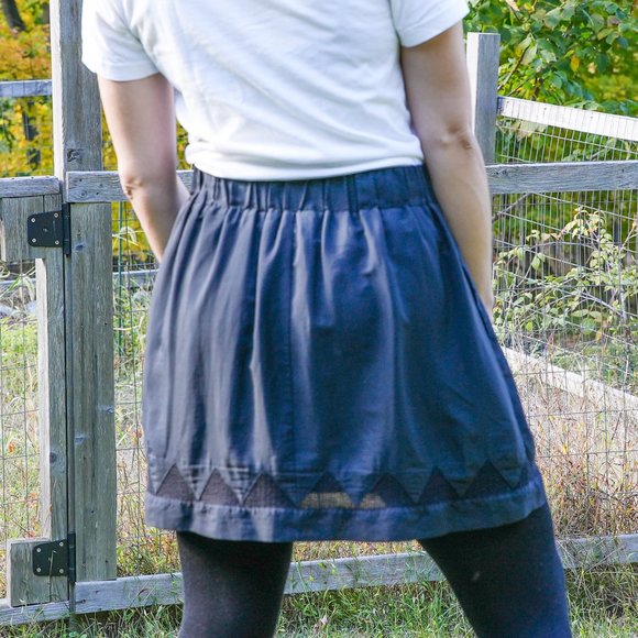 BCBGeneration black mini skirt with geometric pattern - Picture 2 of 4